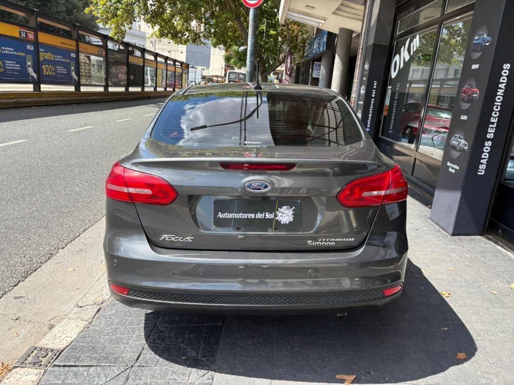 Ford Focus III Titanium sedan — foto 12
